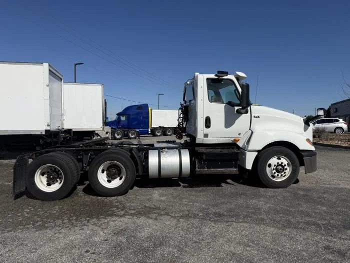 2020 International LT - image 8