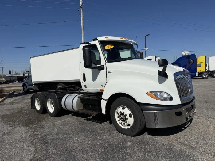 2020 International LT - image 9