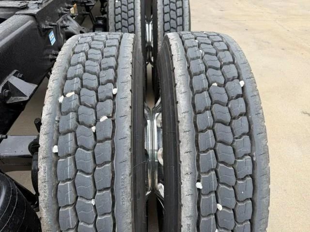 2022 Peterbilt 389 — photo 19