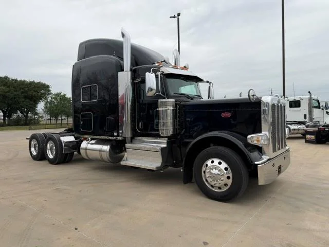2022 Peterbilt 389 — photo 10