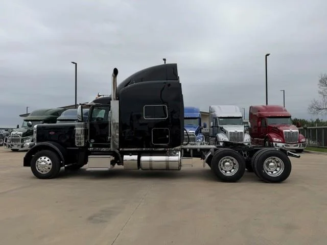 2022 Peterbilt 389 — photo 4