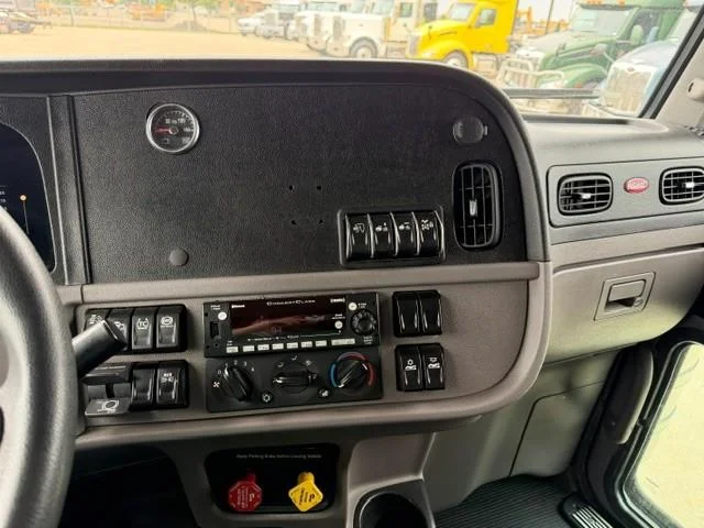 2022 Peterbilt 389 — photo 43