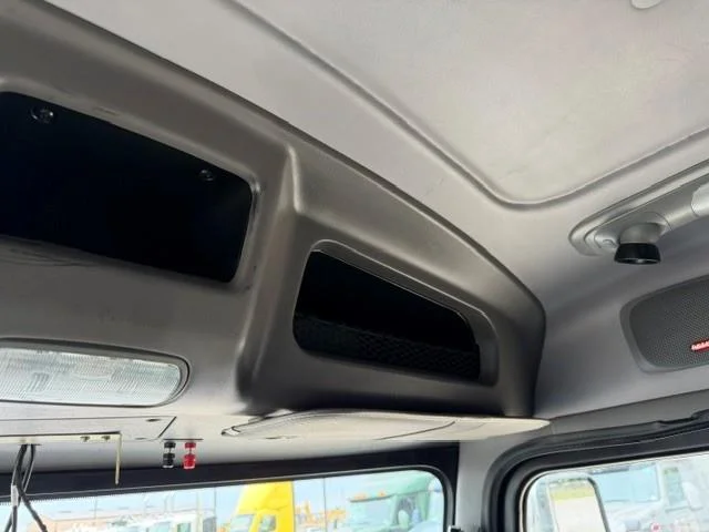2022 Peterbilt 389 — photo 35