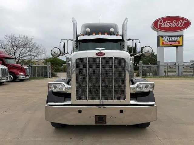 2022 Peterbilt 389 — photo 12