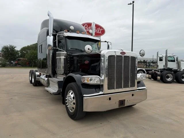 2022 Peterbilt 389 — photo 11