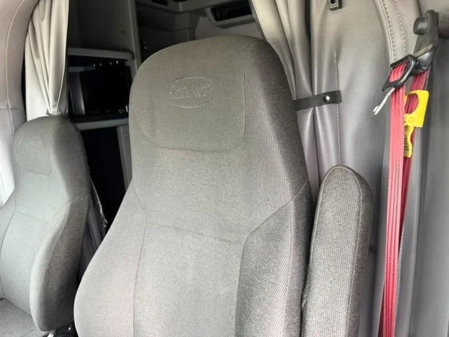 2022 Peterbilt 389 — photo 28