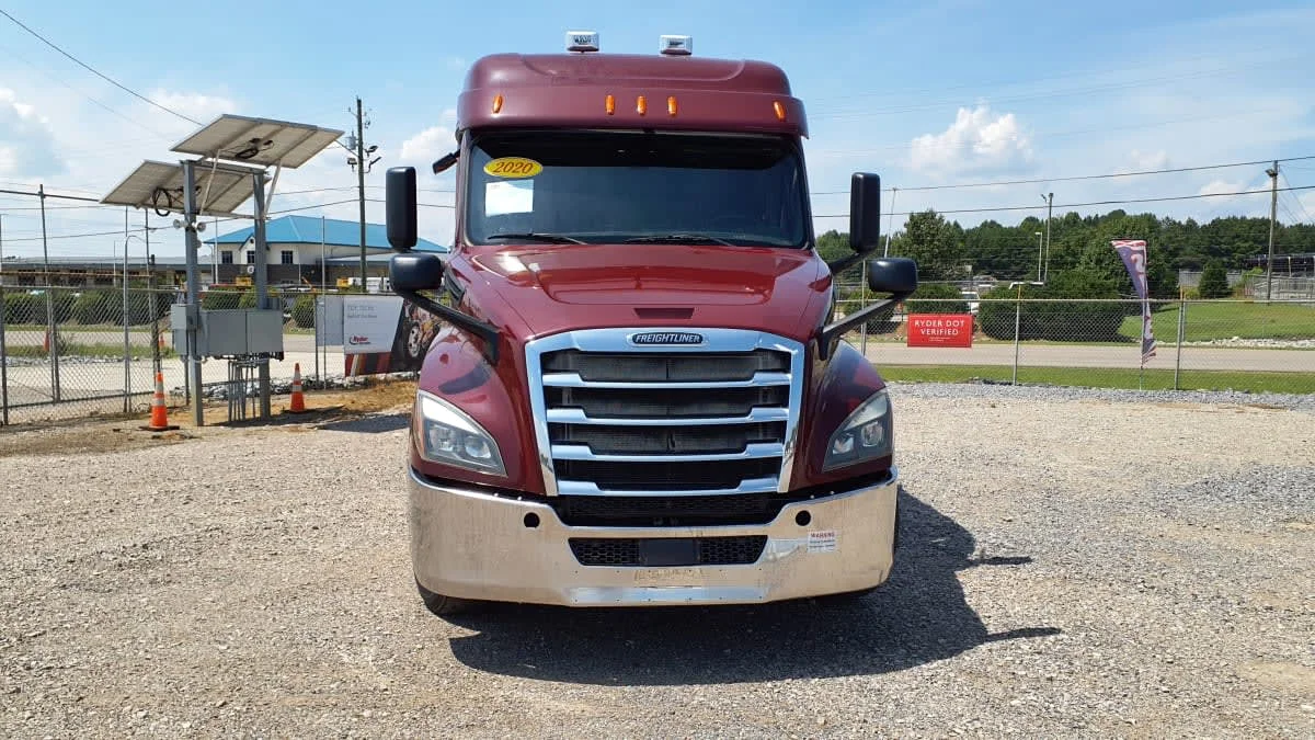 2020 Freightliner Cascadia in Birmingham, AL — photo 2