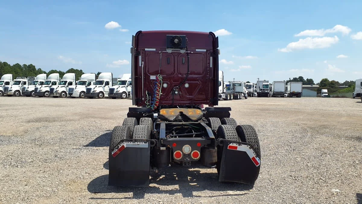 2020 Freightliner Cascadia in Birmingham, AL — photo 5