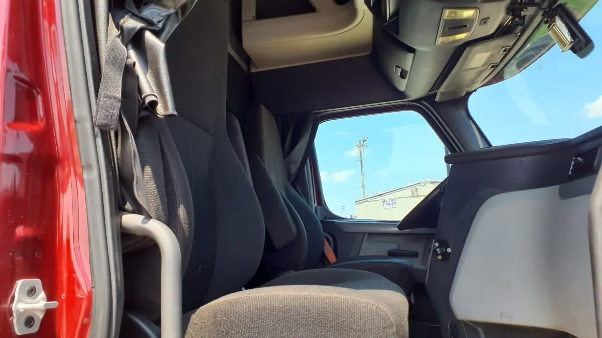 2020 Freightliner Cascadia in Birmingham, AL — photo 11