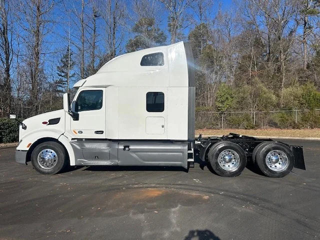 2021 Peterbilt 579 in Charlotte, NC — photo 9