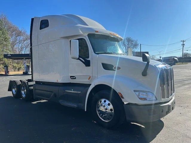 2021 Peterbilt 579 in Charlotte, NC — photo 3