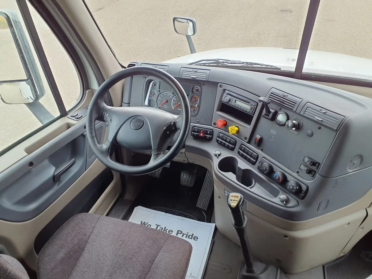 2016 Freightliner Cascadia in Wayland, MI — photo 7