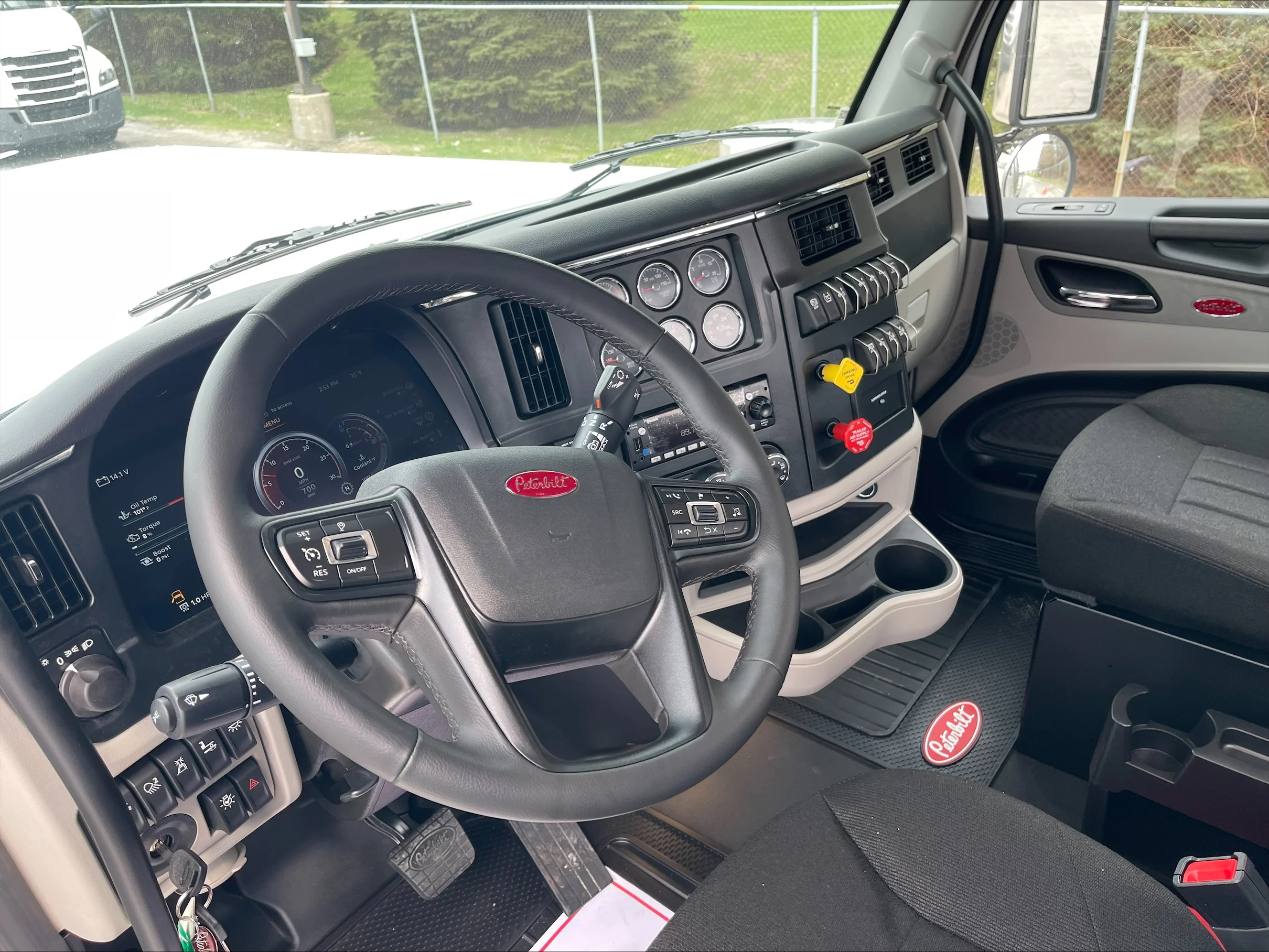 2027 Peterbilt 589 in Portland, OR — photo 10
