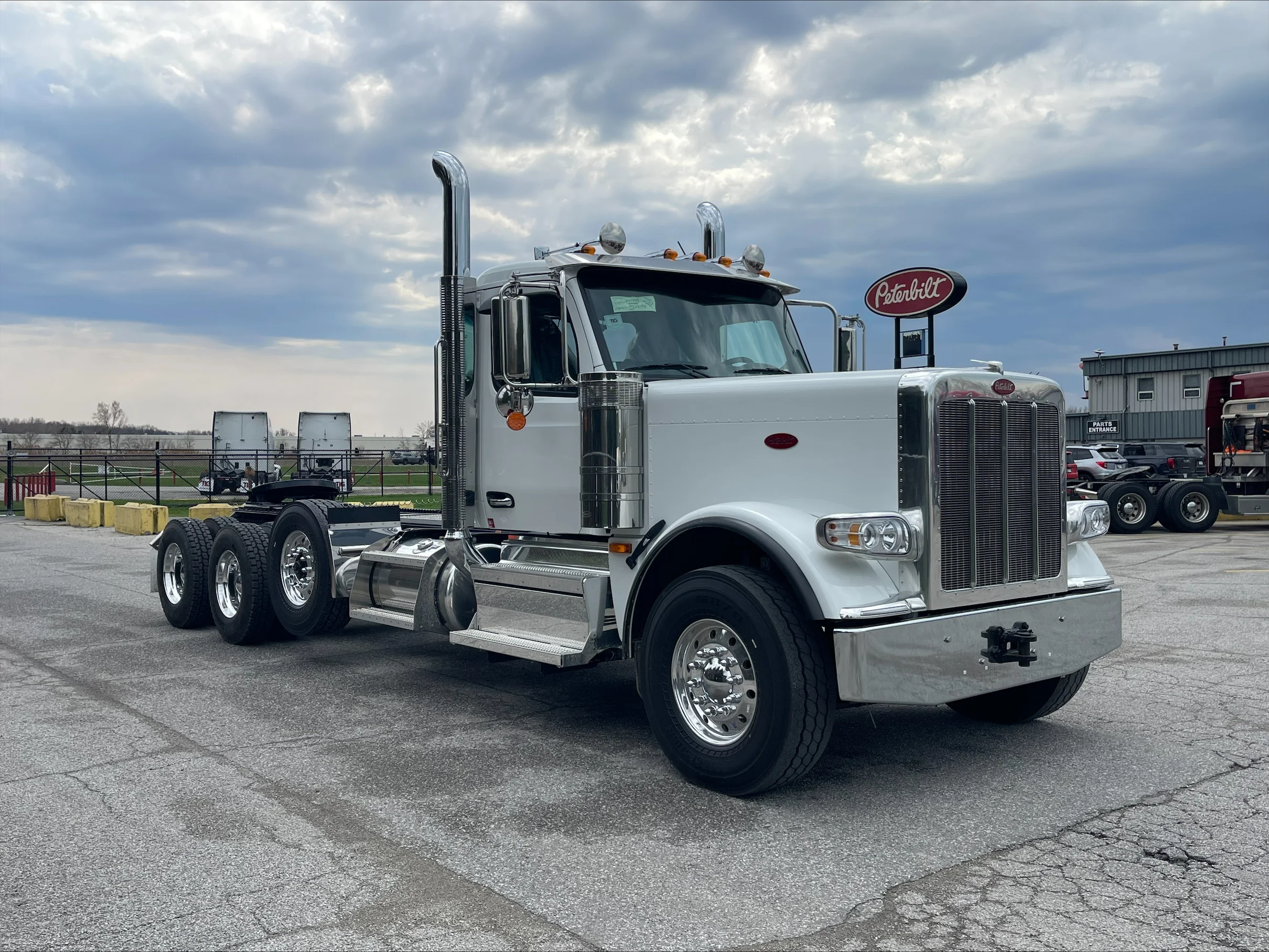 2027 Peterbilt 589 in Portland, OR — photo 7