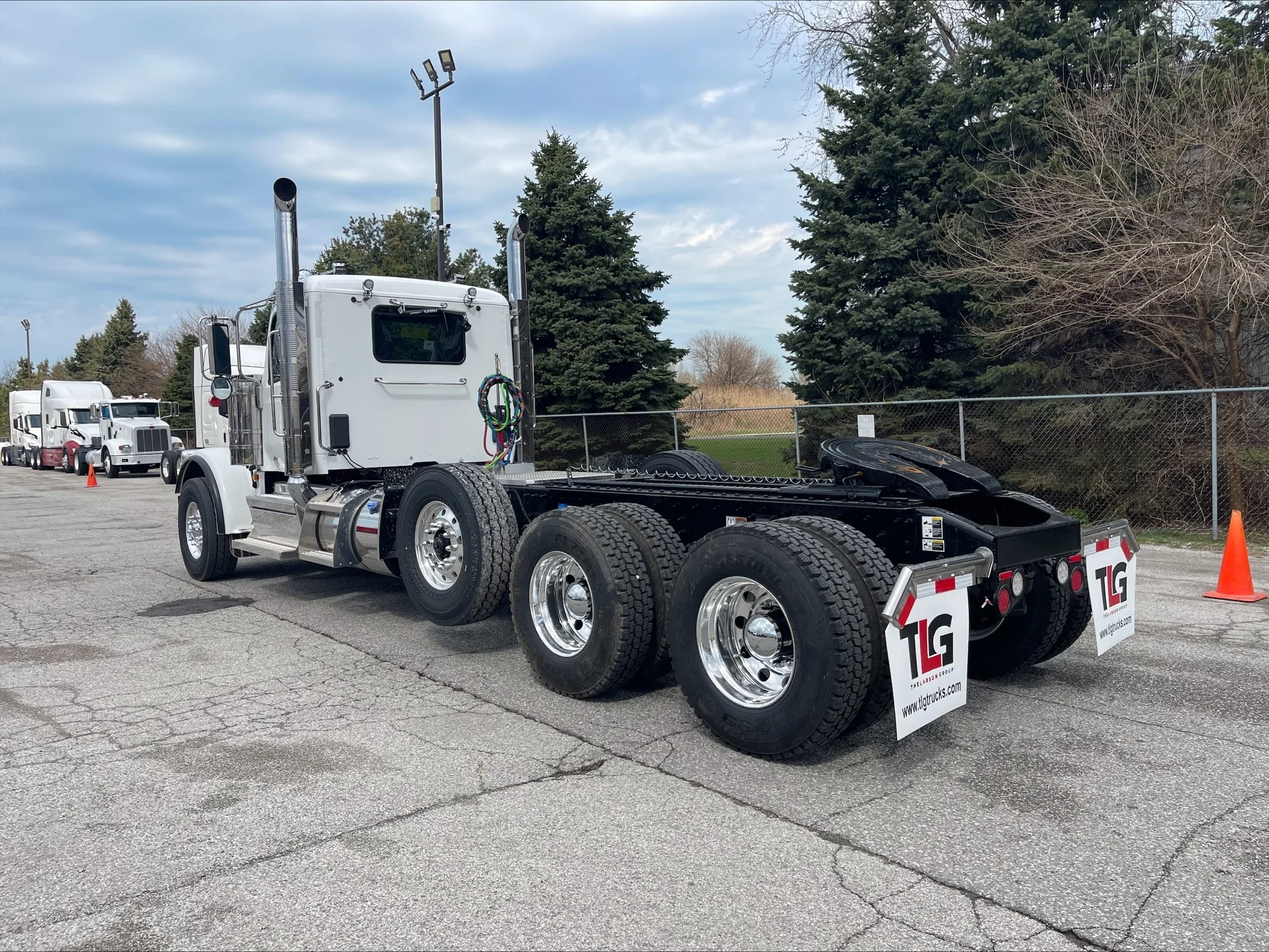 2027 Peterbilt 589 in Portland, OR — photo 3