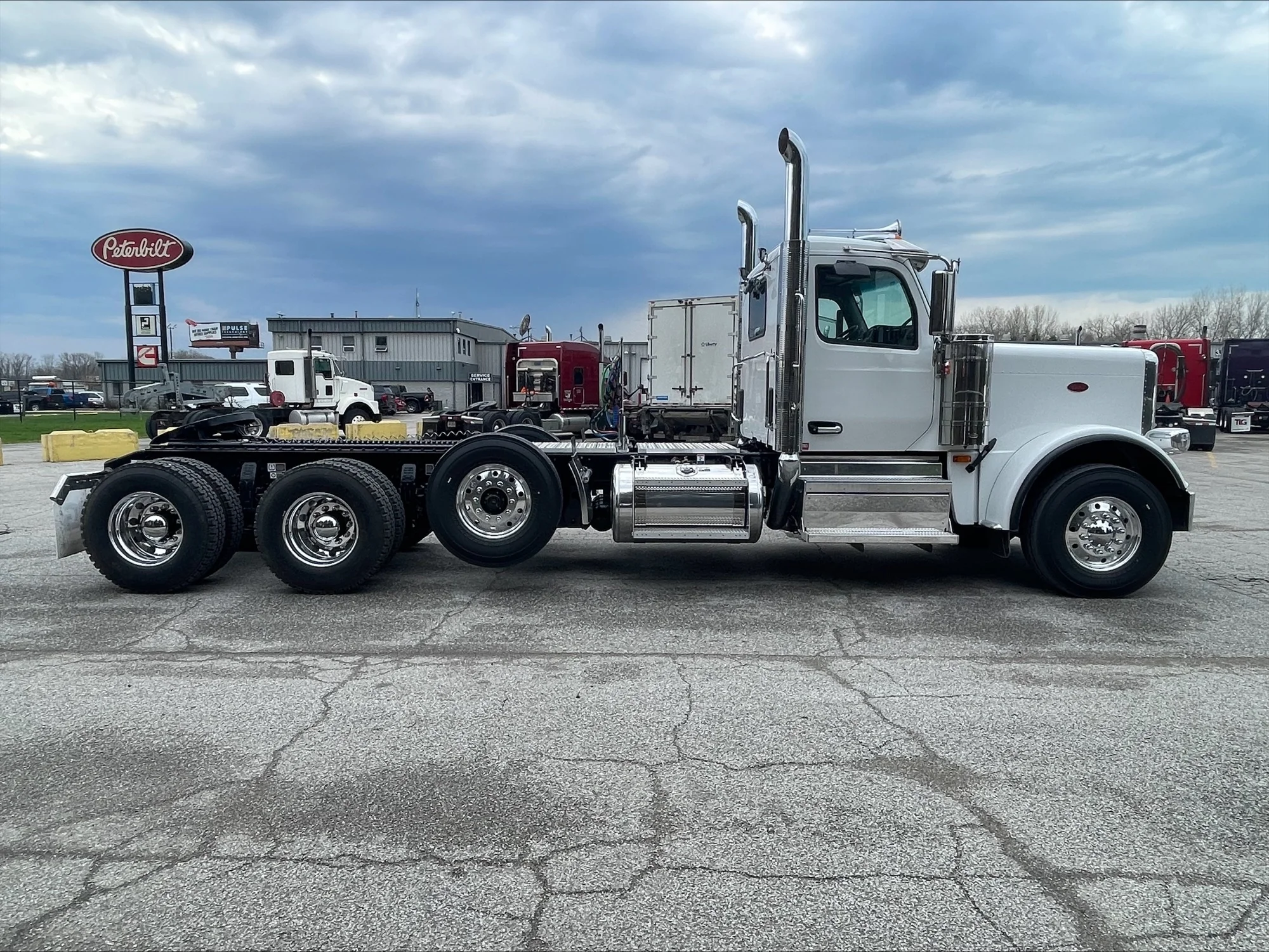 2027 Peterbilt 589 in Portland, OR — photo 6