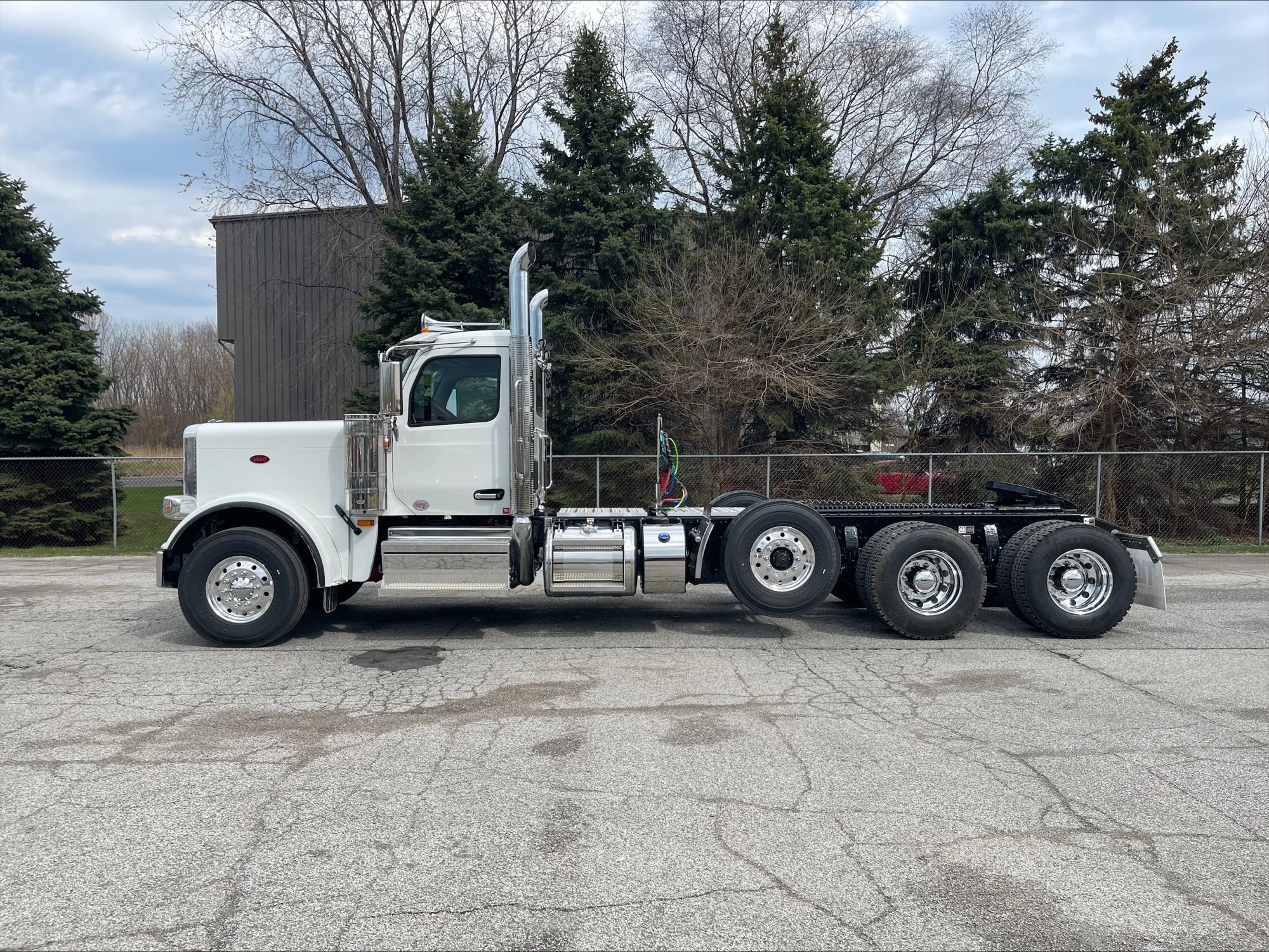 2027 Peterbilt 589 in Portland, OR — photo 2