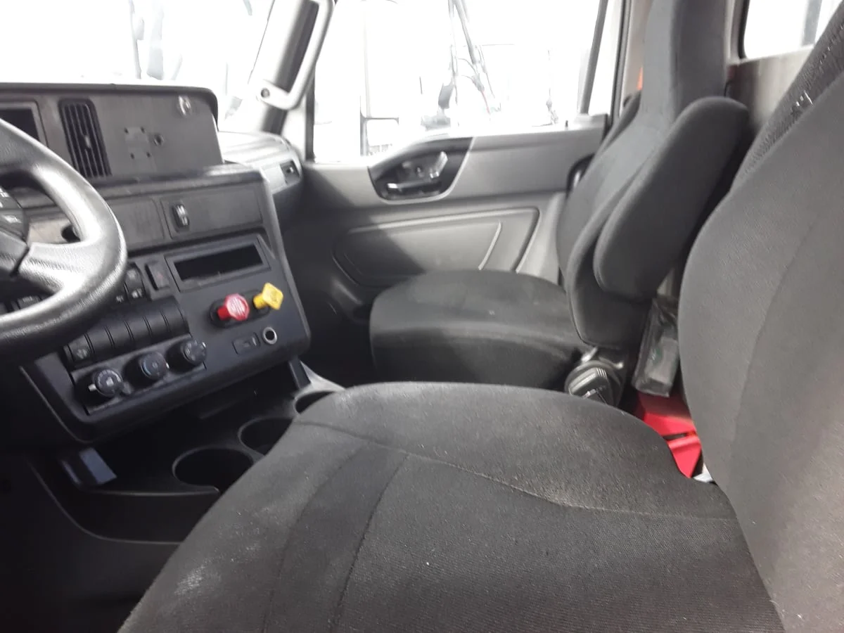 2020 International LT - image 7