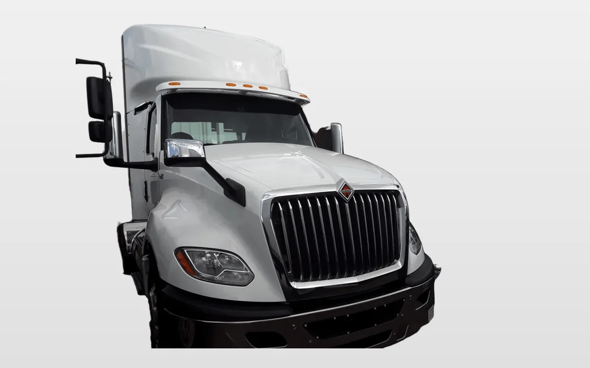 2020 International LT - image 1