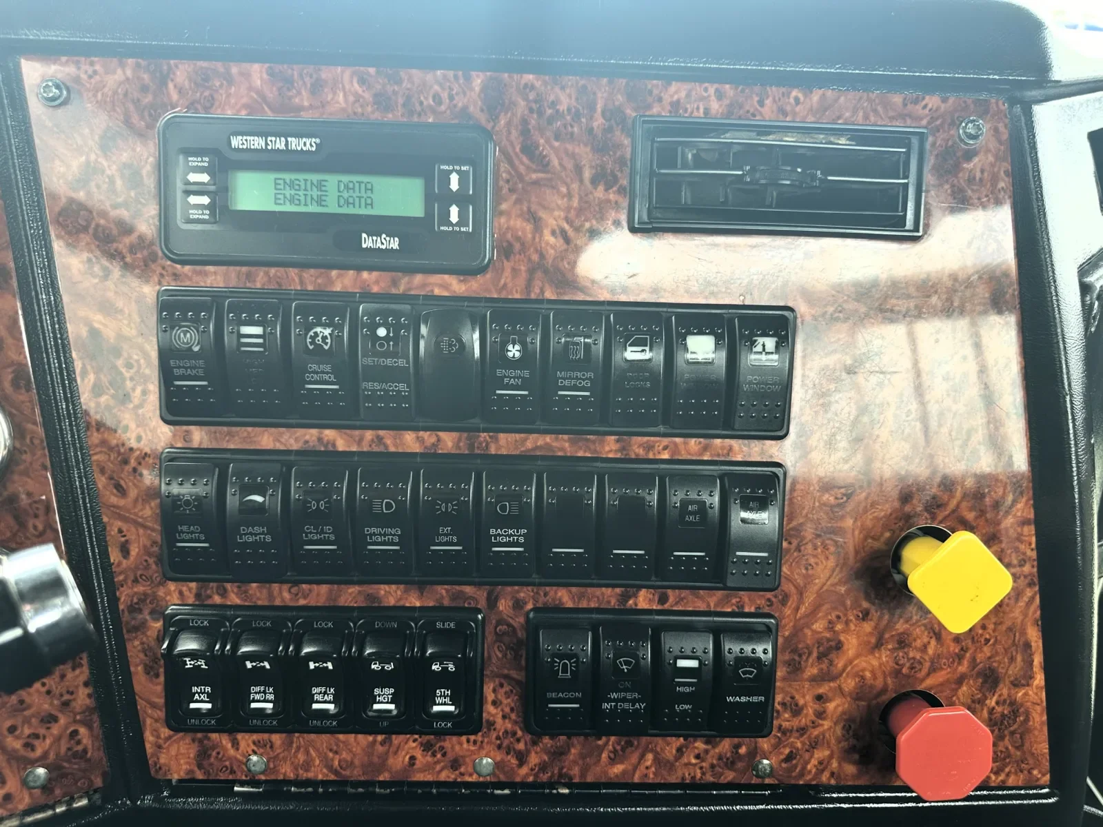 2012 Western Star 4900 in Hutchins, TX — photo 18