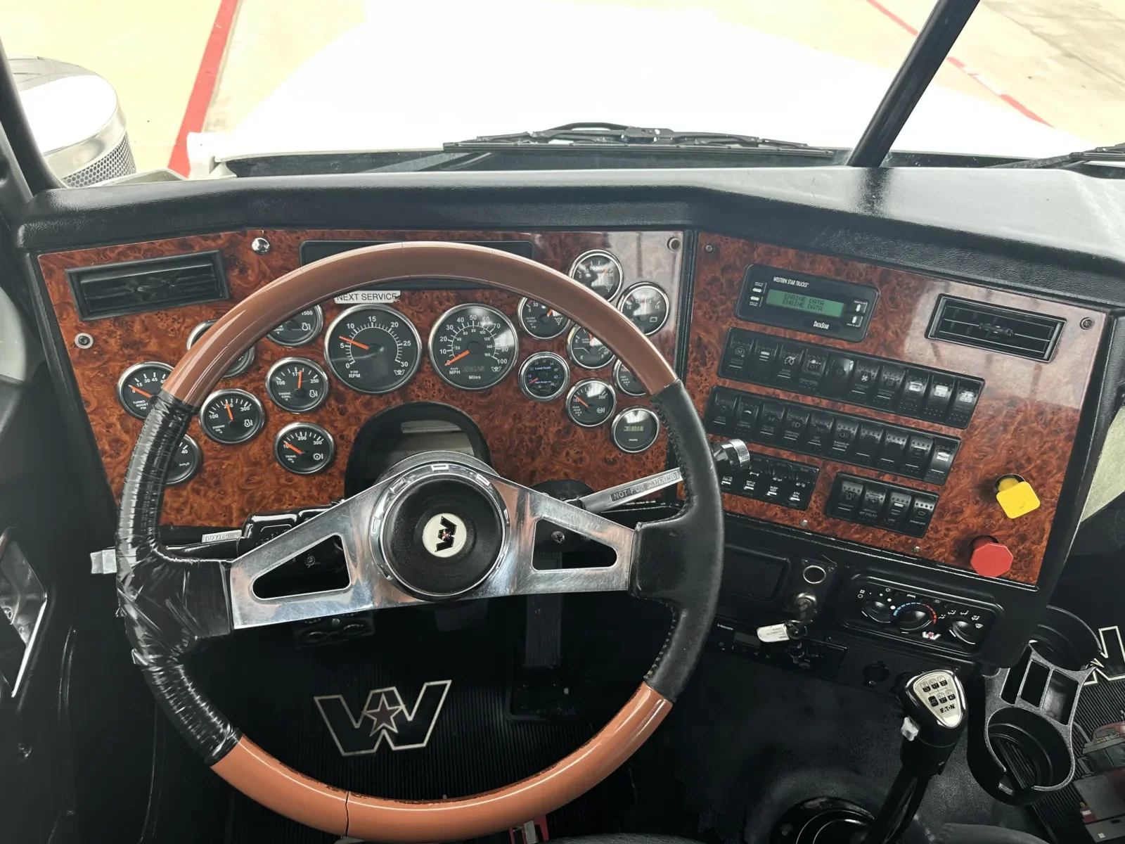 2012 Western Star 4900 in Hutchins, TX — photo 16