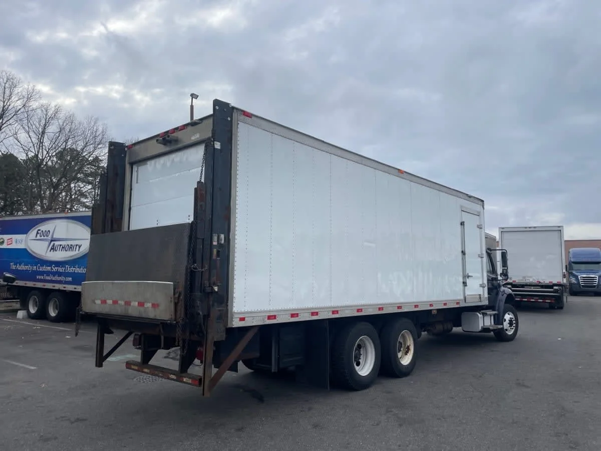 2018 Freightliner M2 106 - image 4