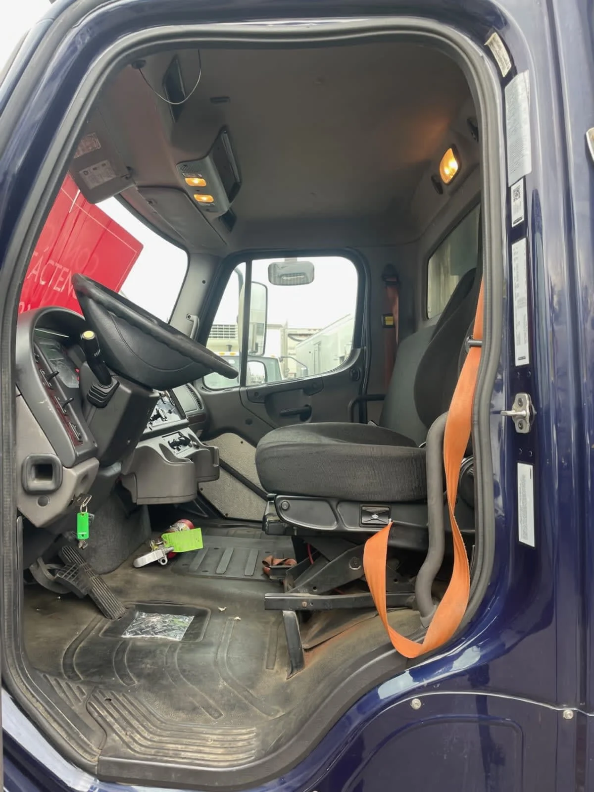 2018 Freightliner M2 106 - image 8