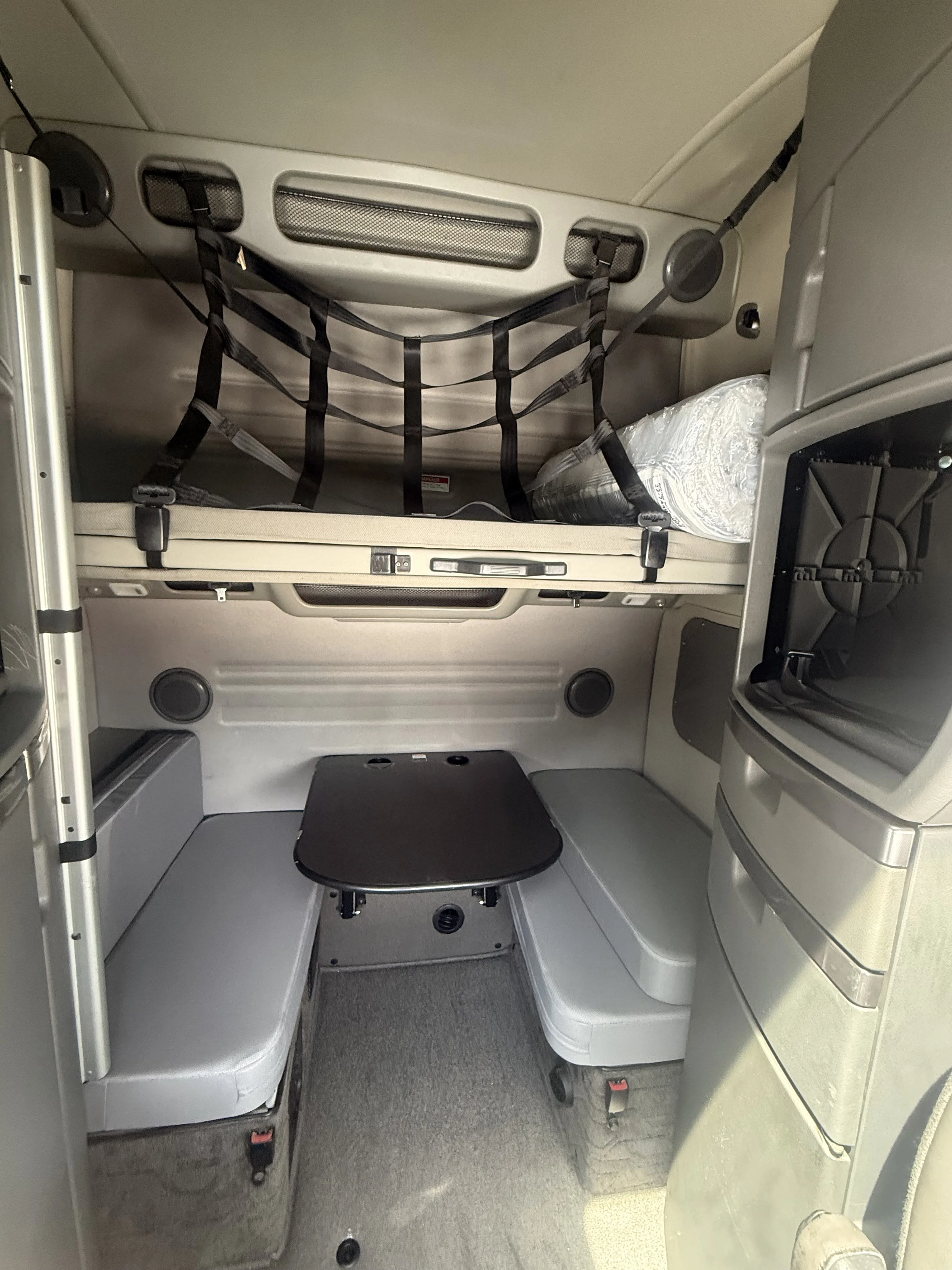 2024 Volvo VNL 860 - image 8