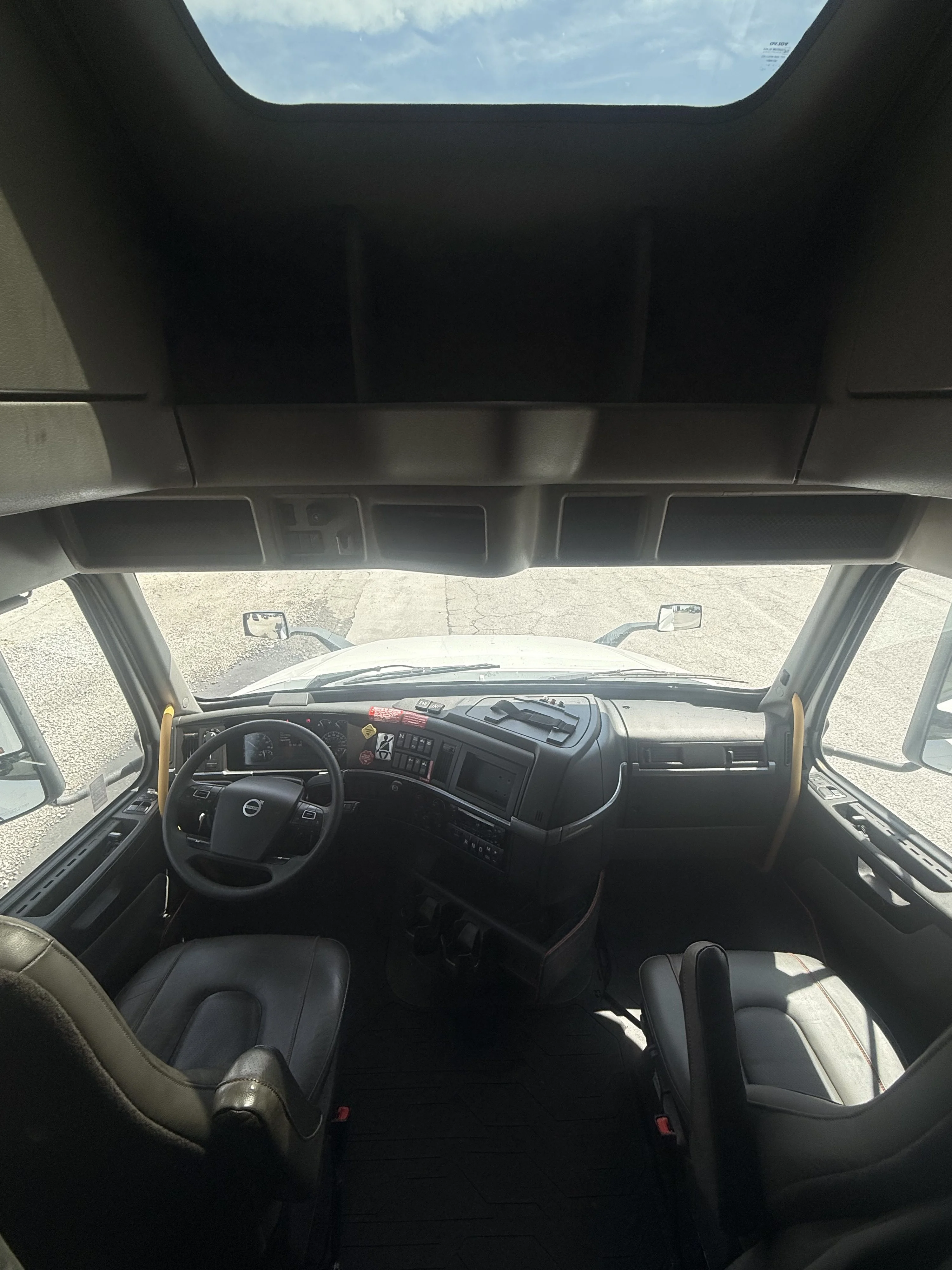 2024 Volvo VNL 860 - image 9