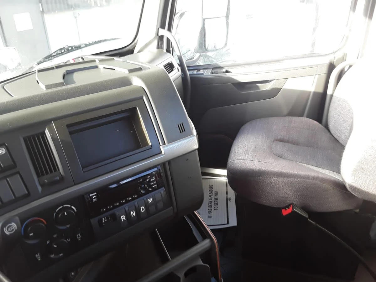 2019 Volvo VNR 660 in Kansas City, MO — photo 8