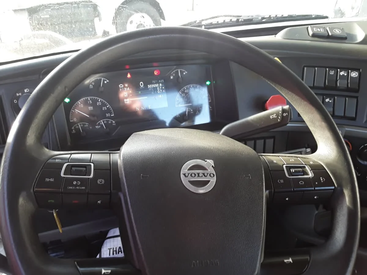 2019 Volvo VNR 660 in Kansas City, MO — photo 7