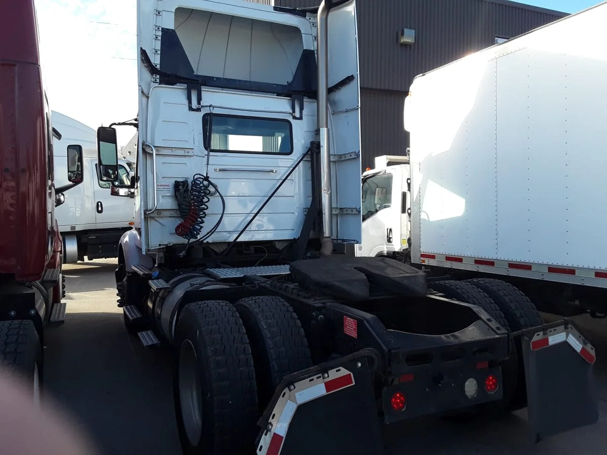 2019 Volvo VNR 660 in Kansas City, MO — photo 6