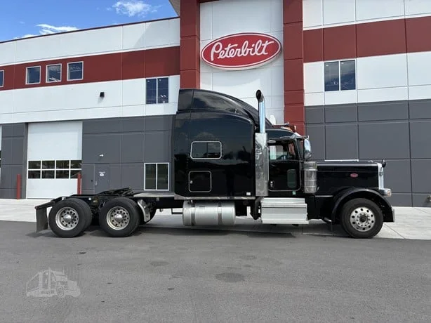 2022 Peterbilt 389 in Missoula, MT — photo 6