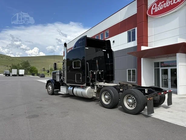 2022 Peterbilt 389 in Missoula, MT — photo 3