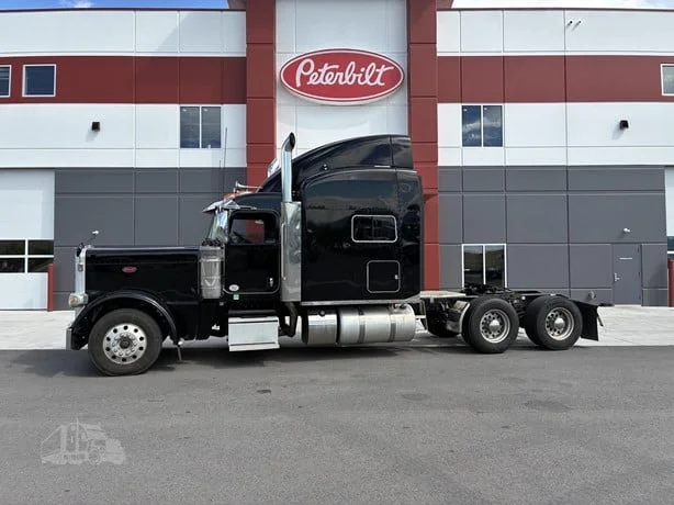 2022 Peterbilt 389