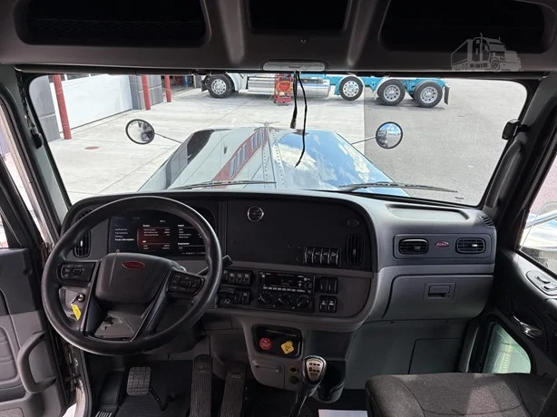 2022 Peterbilt 389 in Missoula, MT — photo 11