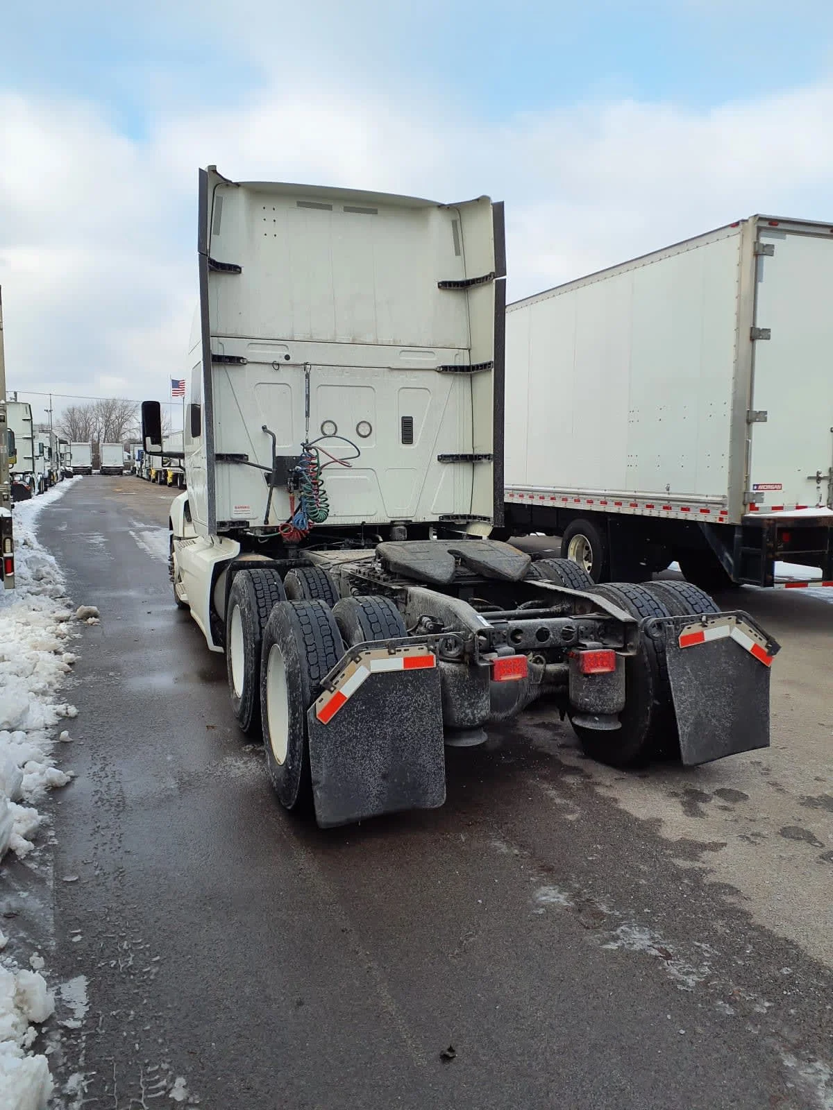 2020 International LT - image 6