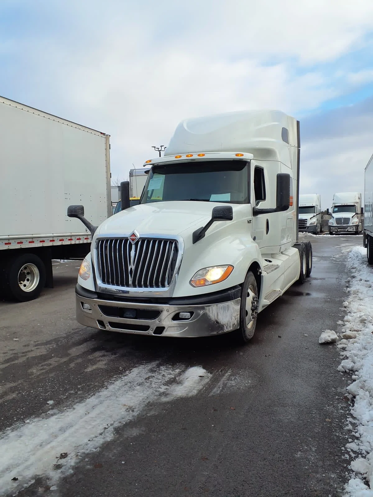 2020 International LT in Bolingbrook, IL