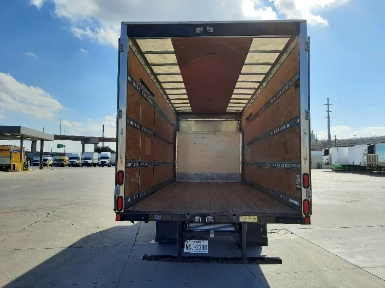 2020 Isuzu NRR - image 8