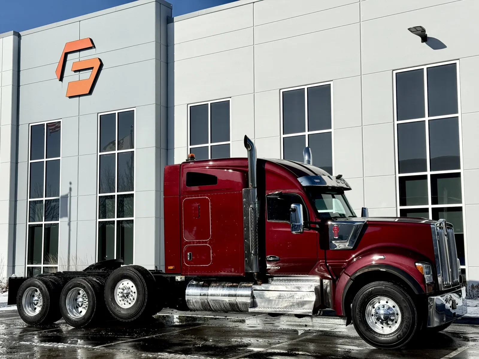 2024 Kenworth W990 - image 2