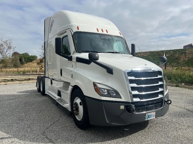 2022 Freightliner Cascadia in Torrance, CA