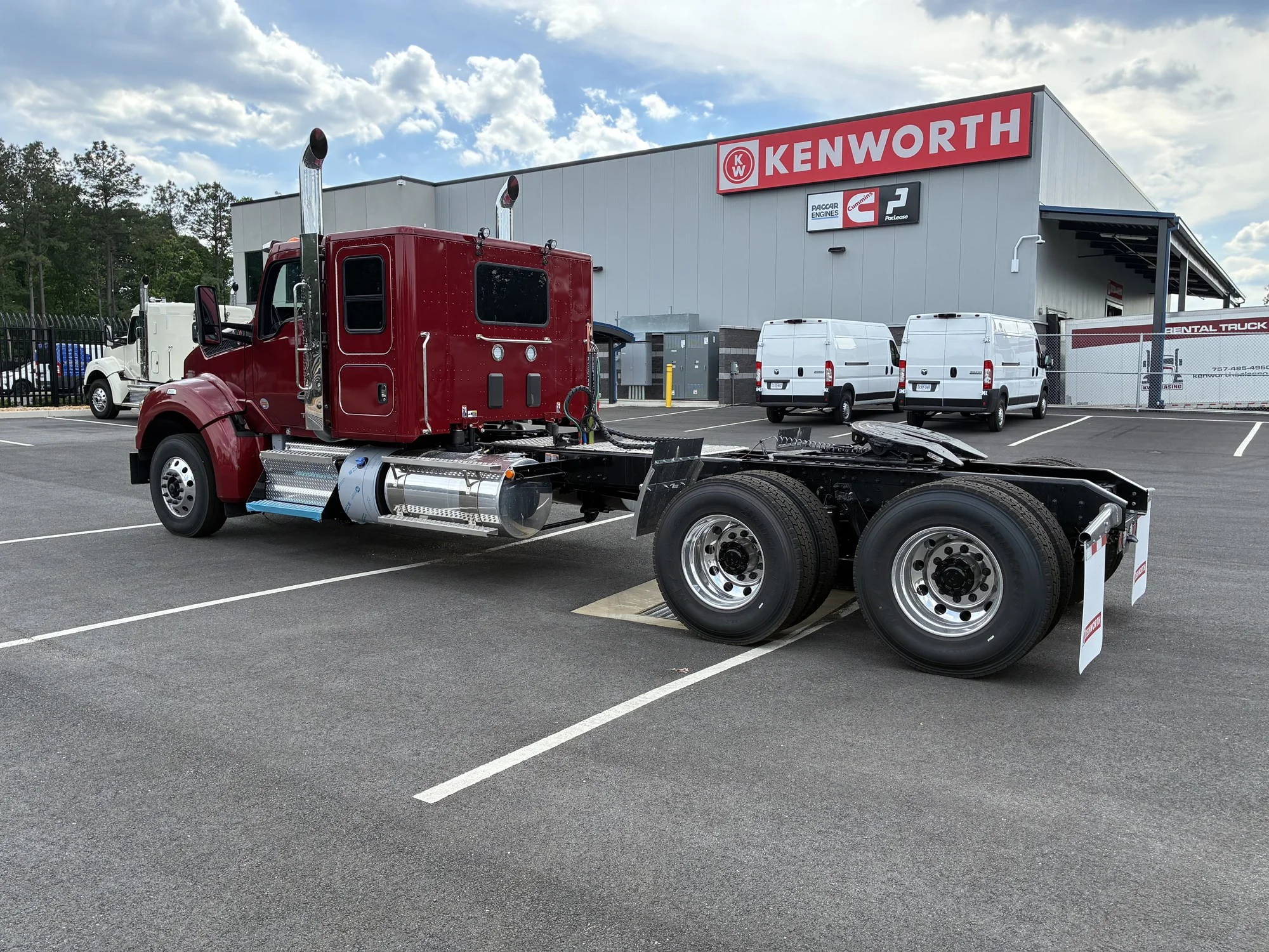 2027 Kenworth T880 in Lynchburg, VA — photo 3