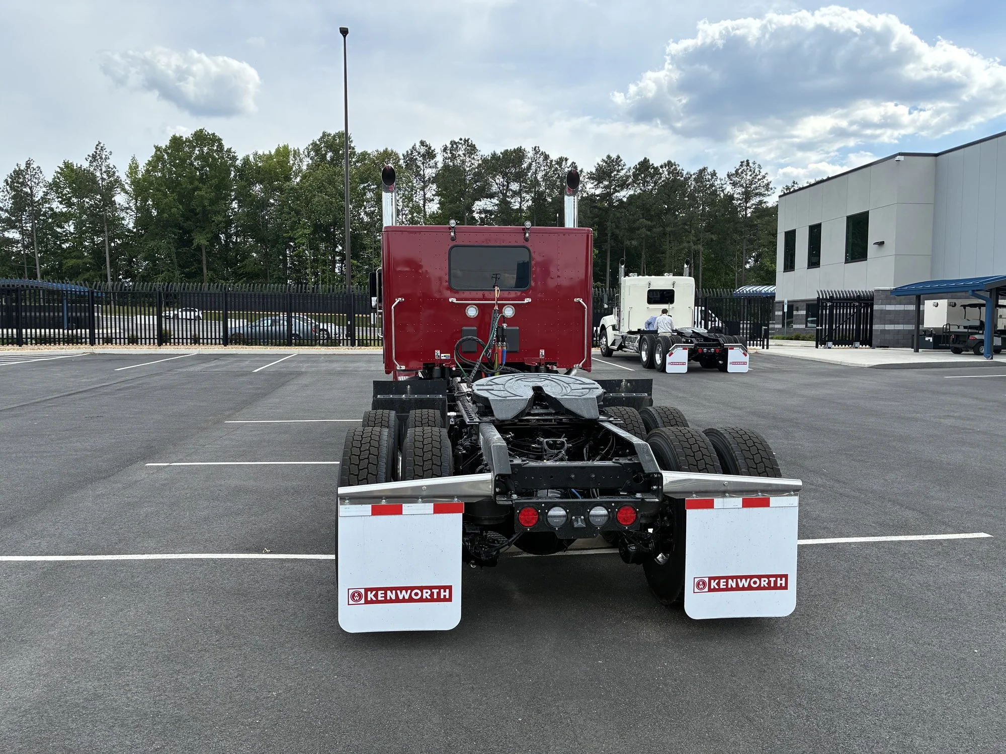 2027 Kenworth T880 in Lynchburg, VA — photo 4