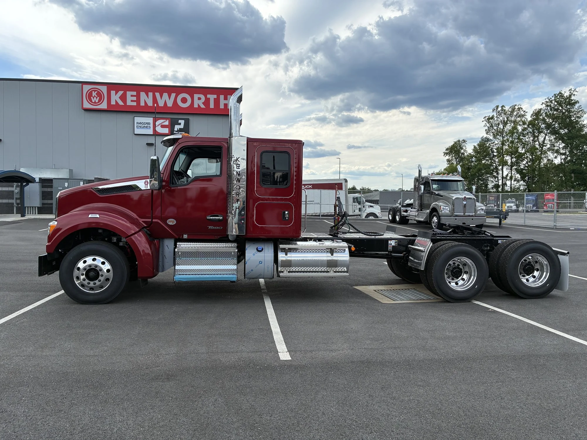 2027 Kenworth T880 in Lynchburg, VA — photo 2