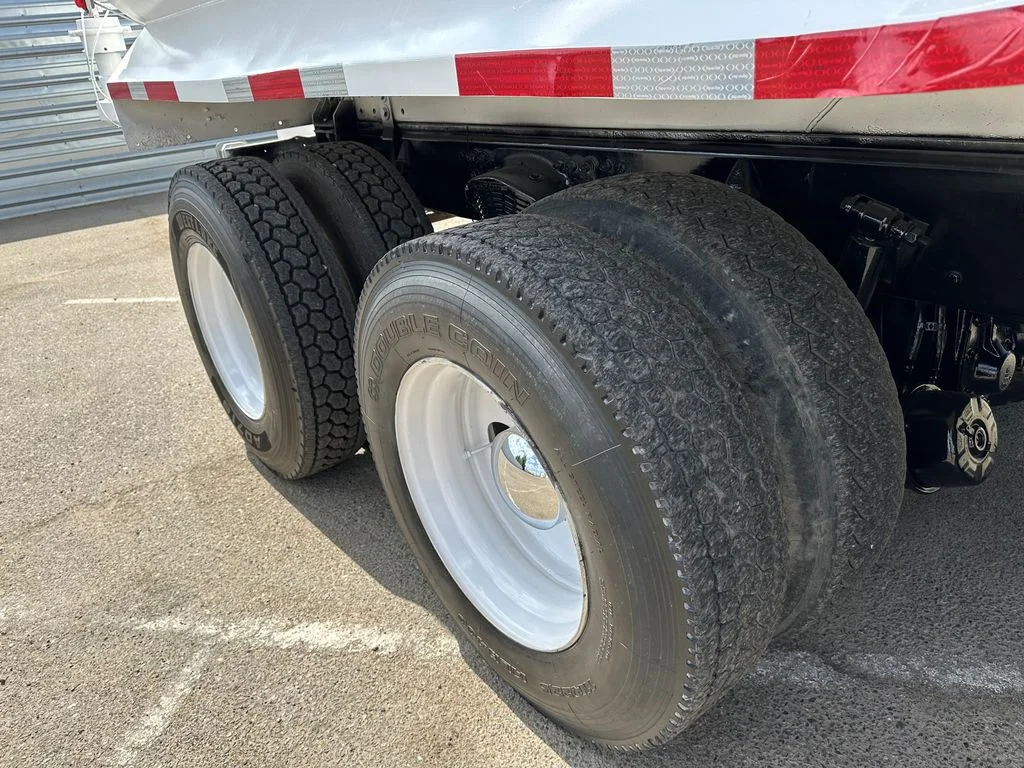2017 Freightliner eM2 in Fresno, CA — photo 9
