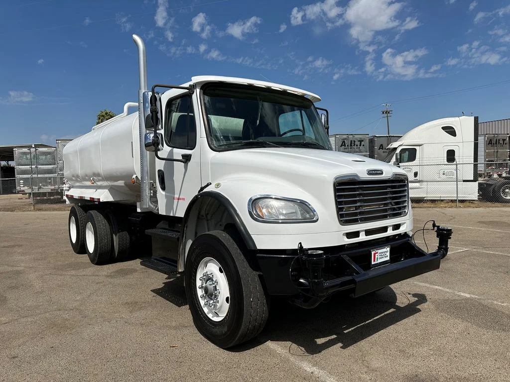 2017 Freightliner eM2 in Fresno, CA — photo 2