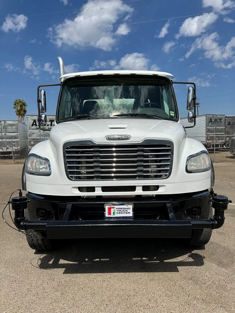 2017 Freightliner eM2 in Fresno, CA — photo 3