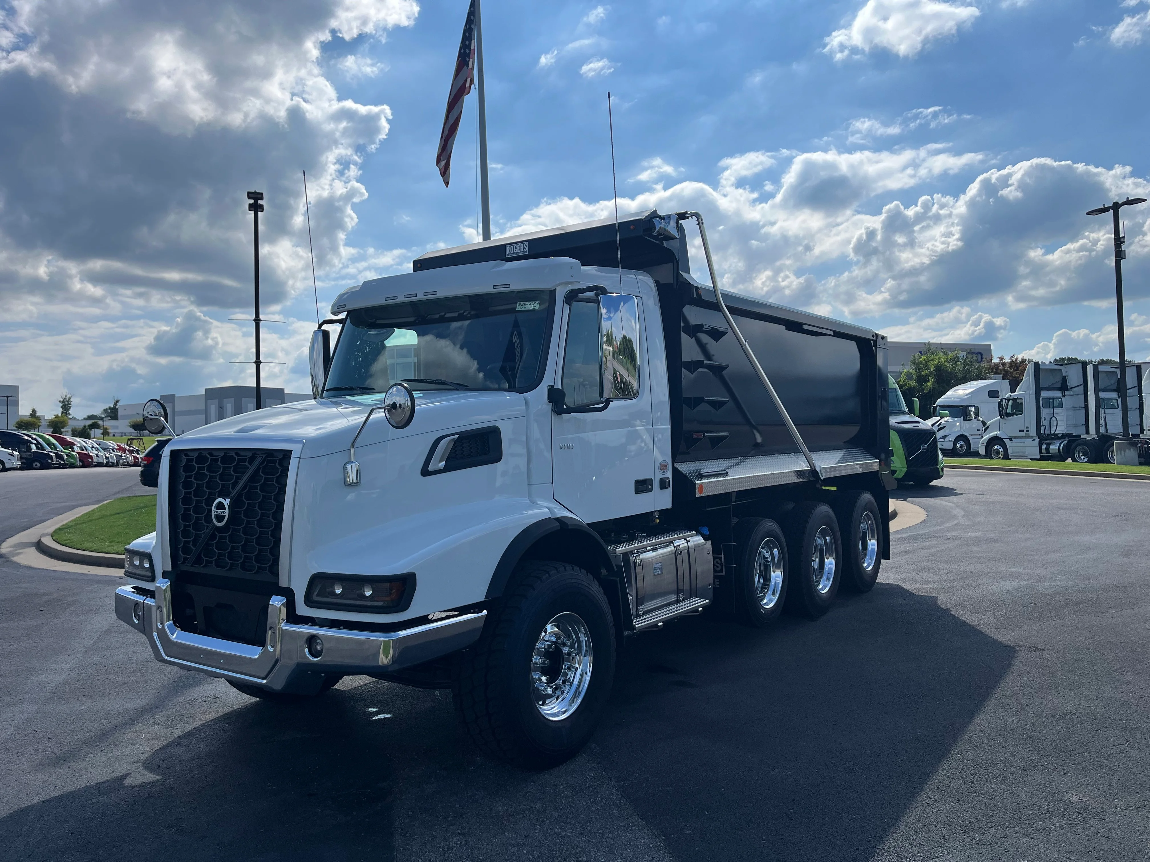 2026 Volvo VHD 300 in La Vergne, TN — photo 7