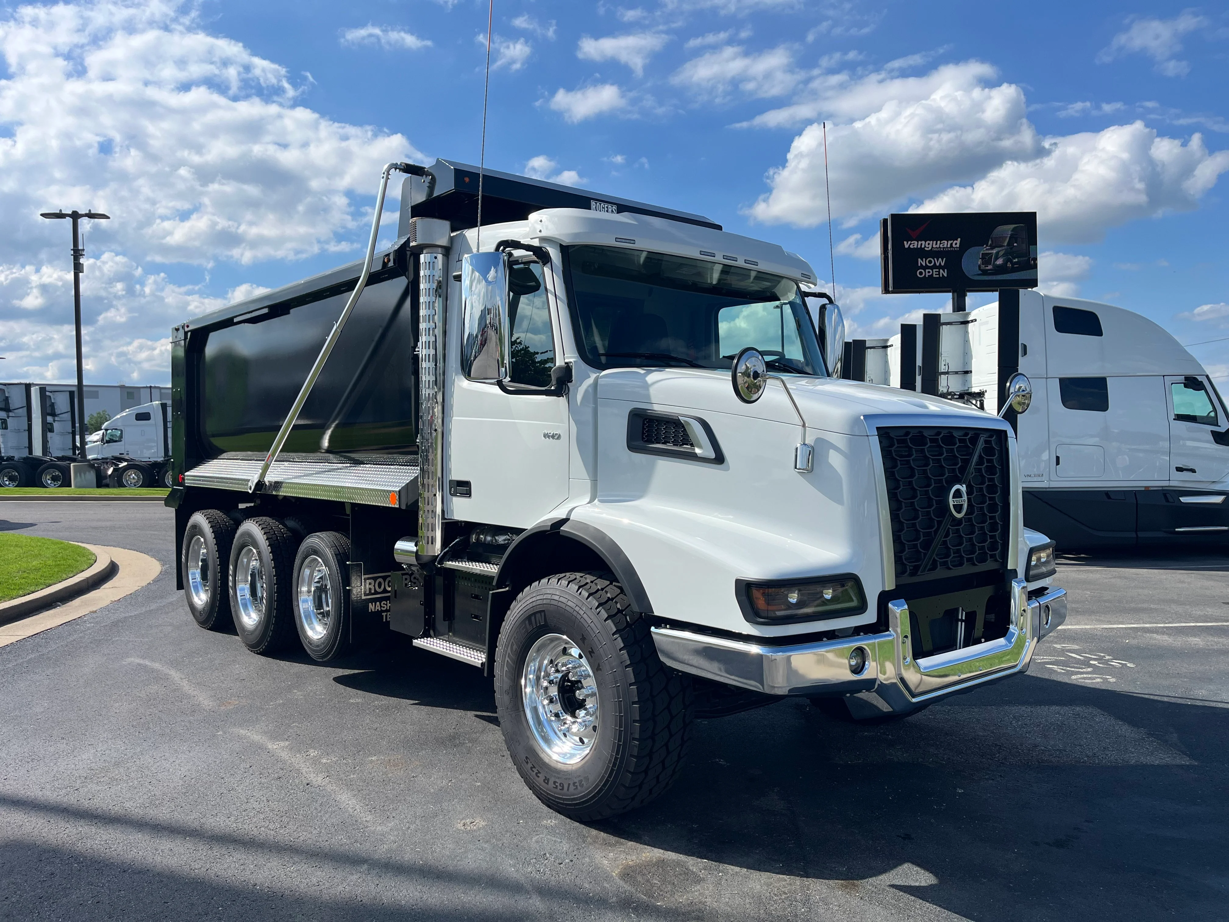 2026 Volvo VHD 300 in La Vergne, TN