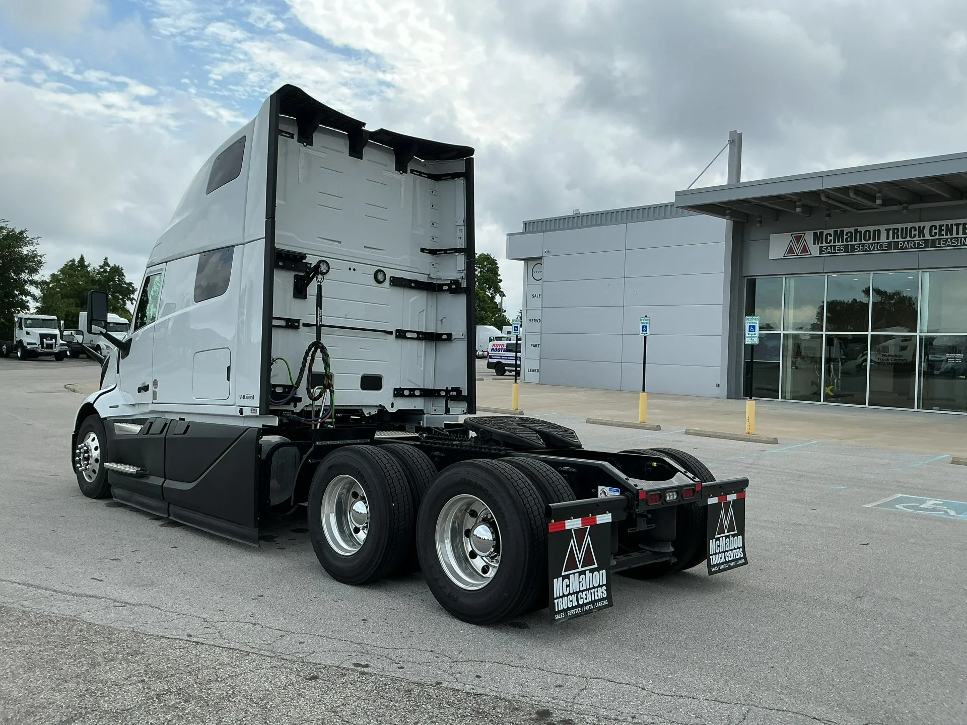 2026 Volvo VNL 860 in Indianapolis, IN — photo 7
